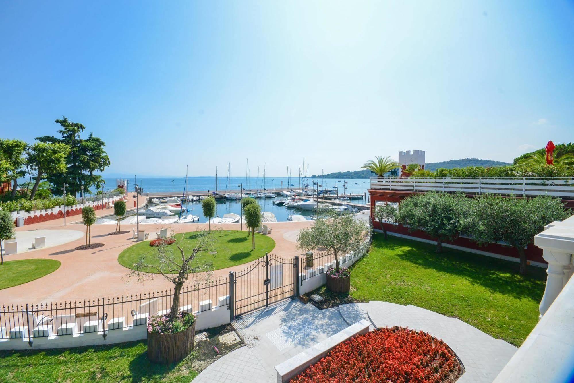 Villa Garuti Village Padenghe sul Garda Exterior photo